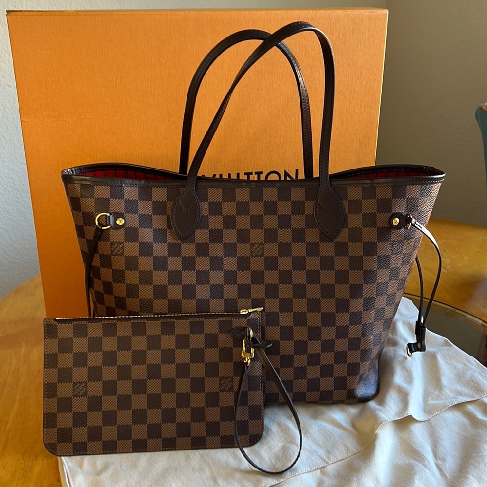 Louis Vuitton Neverfull MM with pouch